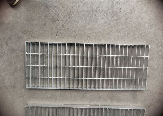 Grelhas de aço da entrada de automóveis dos materiais de construção que raspam o polonês eletrolítico de 100X8mm