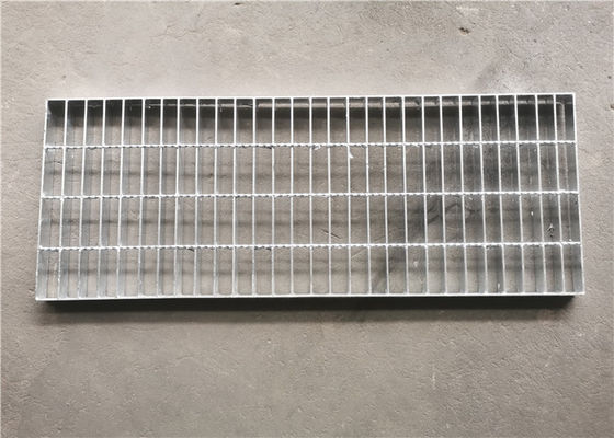 Grelhas de aço da entrada de automóveis dos materiais de construção que raspam o polonês eletrolítico de 100X8mm