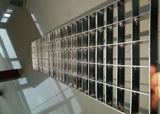 316 de aço inoxidável barra galvanizada que raspa a plataforma não inflamável da raspagem do metal