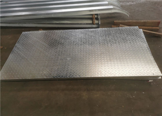 Largura de aço galvanizada inoxidável da passarela Q235 305mm da raspagem dos passos de escada