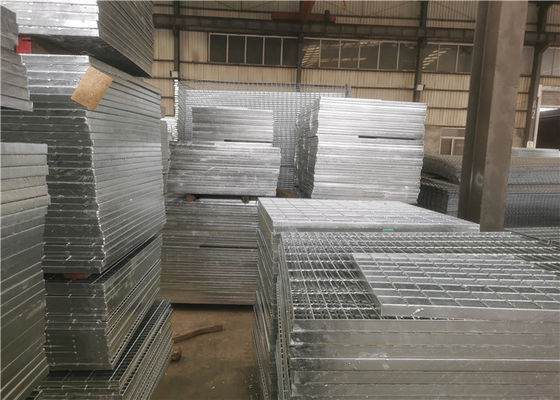 Largura de aço galvanizada inoxidável da passarela Q235 305mm da raspagem dos passos de escada