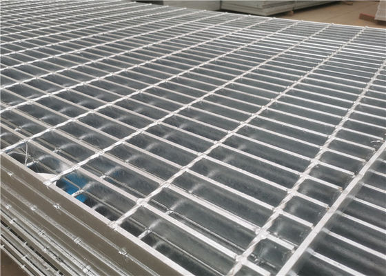 Aço serrilhado da plataforma do passo de escada que raspa 3X30 galvanizado mergulhado quente