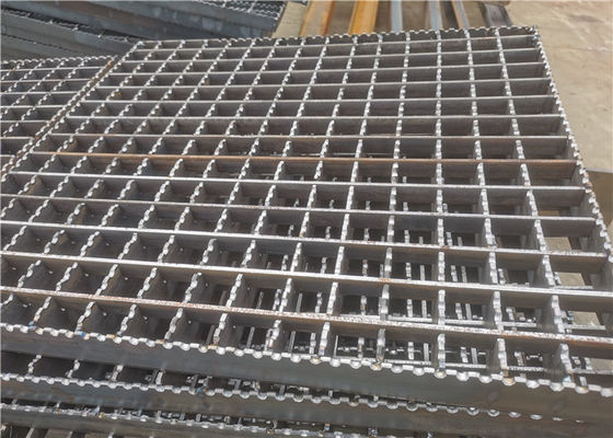 Aço serrilhado da plataforma do passo de escada que raspa 3X30 galvanizado mergulhado quente