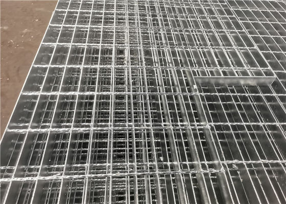 Aço serrilhado da plataforma do passo de escada que raspa 3X30 galvanizado mergulhado quente