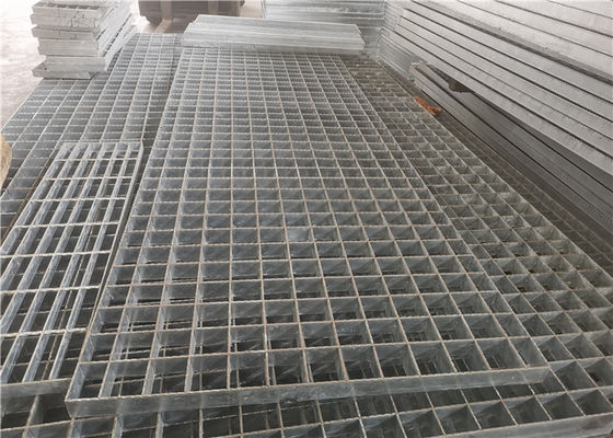 Grelhas de aço retangulares da entrada de automóveis Q235 que raspam a anti corrosão de 90mm