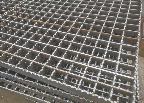 Grelhas de aço retangulares da entrada de automóveis Q235 que raspam a anti corrosão de 90mm