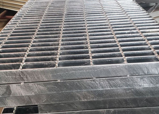 O padrão 6mm dos EUA soldou a plataforma de aço da raspagem para a tampa do dreno da torre alta