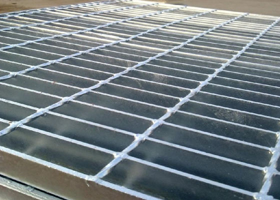 A planície tece o aço soldado que raspa a plataforma de construção galvanizada 50x5mm