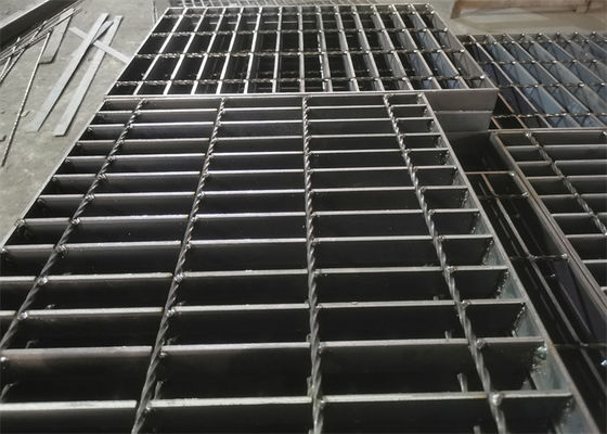 Raspagem do aço carbono do anti patim a baixa chapeia 65x5mm para drenos do estádio