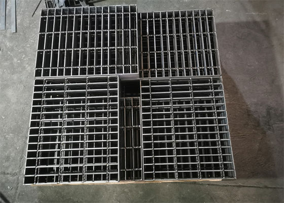 A estrutura clara galvanizou os painéis de aço da grelha cava a placa de cobertura para escolas