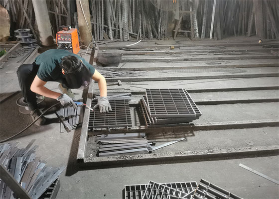 Resistência de corrosão de aço da placa 50x4 milímetro da raspagem da plataforma da lavagem de carros