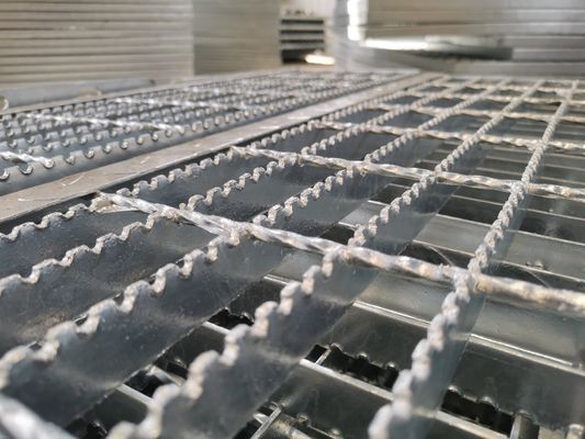 estrutura clara grossa corrosiva da plataforma 4mm da raspagem do metal de 50*5mm anti