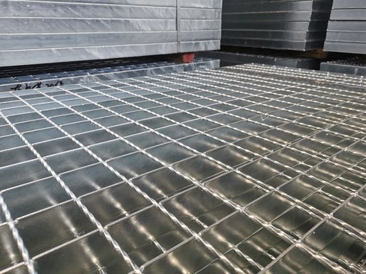 A barra de aço carbono serrilhada industrial do GV que raspa o mergulho quente galvanizou