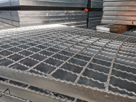 O porto quadrado derrapa não a escada de aço da grelha pisa 40mm para a engenharia do saneamento