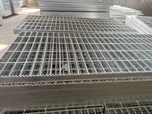 Tipo liso escada de aço galvanizada 76mm da dissipação de calor da grade que raspa o padrão de NAAMM