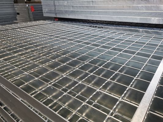 O mergulho quente da anti raspagem de aço perfurada dos passos de escada do deslizamento galvanizou 65X5mm