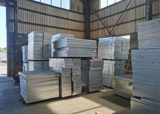Materiais de construção galvanizados resistentes do metal da raspagem do assoalho de 3 x de 25mm