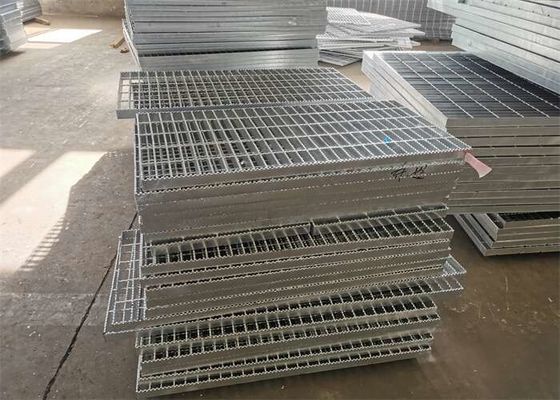 A entrada de automóveis de aço galvanizada dentada raspa a raspagem de 6063 de alumínio para o dreno do estádio