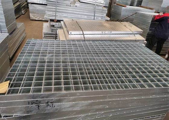 Materiais de construção galvanizados resistentes do metal da raspagem do assoalho de 3 x de 25mm