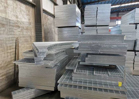 Escada de um patim de 48 polegadas a anti pisa o moinho de aço da passagem da raspagem terminado