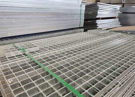 A entrada de automóveis de aço da cor ISO9001 de prata raspa a raspagem para o acercamento da estrada
