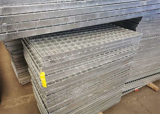A entrada de automóveis de aço da cor ISO9001 de prata raspa a raspagem para o acercamento da estrada