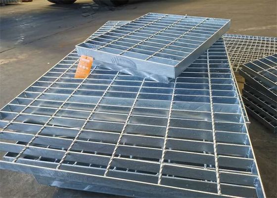 Dentado não para derrapar mergulho quente da raspagem de aço dos passos de escada de 32*3mm galvanizou