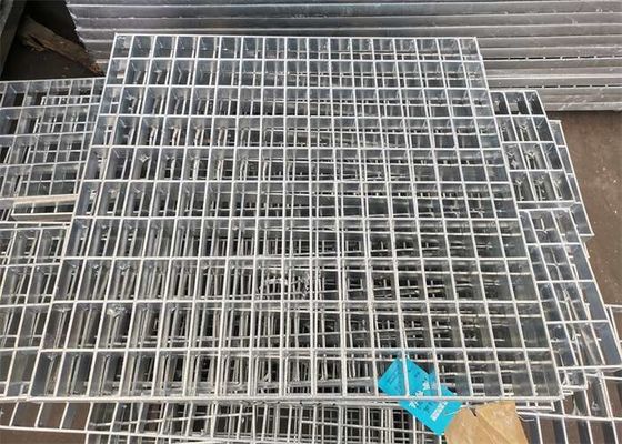 Dentado não para derrapar mergulho quente da raspagem de aço dos passos de escada de 32*3mm galvanizou
