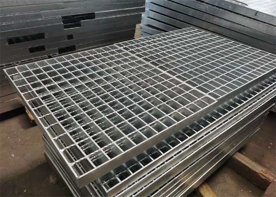 A entrada de automóveis galvanizada prova do patim Q235 raspa a estrutura clara 32x5mm