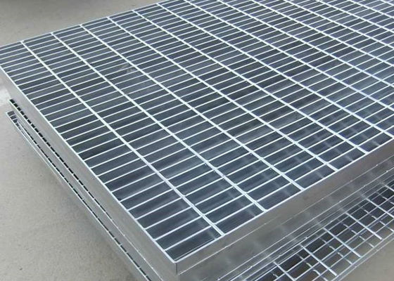 O mergulho Q235 quente de pouco peso galvanizou o metal que raspa o baixo padrão do aço carbono A1011