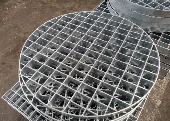 A tampa redonda exterior galvanizou a pressão das grelhas S304 da drenagem travada