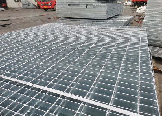 o passeio de aço galvanizado a quente da escada de 1000mm*300mm soldou a raspagem de aço