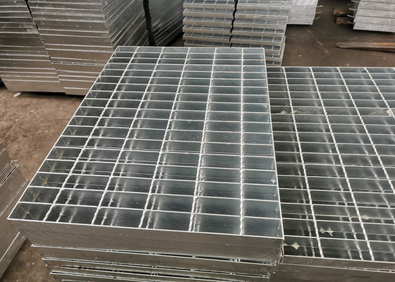 o passeio de aço galvanizado a quente da escada de 1000mm*300mm soldou a raspagem de aço