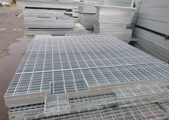 passarela de alumínio grossa de 5mm que raspa grelhas galvanizadas 65mm da entrada de automóveis