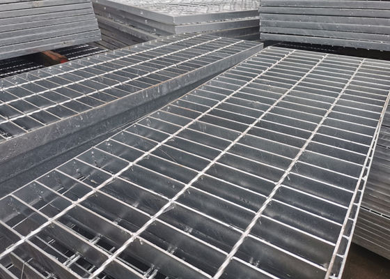 passarela de alumínio grossa de 5mm que raspa grelhas galvanizadas 65mm da entrada de automóveis