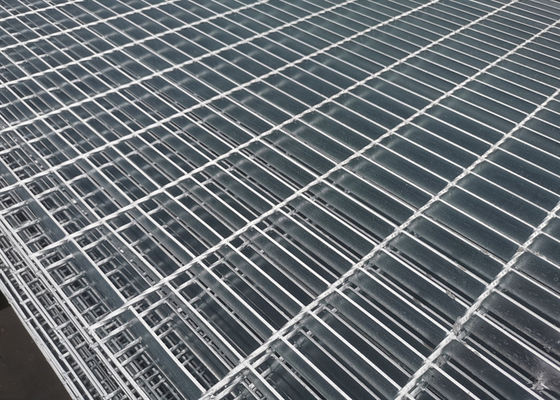 O assoalho Q235 de aço inoxidável de prata que raspa o mergulho quente galvanizou de grande resistência