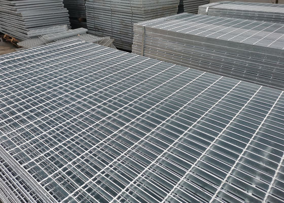 Corrosivo Q345 de aço galvanizado da raspagem da plataforma do mergulho quente anti para o central elétrica
