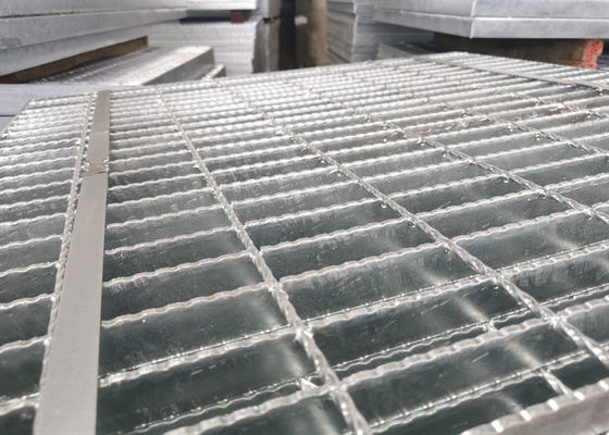Malha galvanizada da passagem do patim da raspagem 100mm da plataforma prova de aço de grande resistência