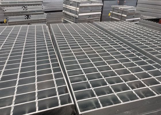 O mergulho quente serrilhado de 30*100mm galvanizou a raspagem de aço de grande resistência