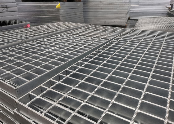 Malha galvanizada da passagem do patim da raspagem 100mm da plataforma prova de aço de grande resistência