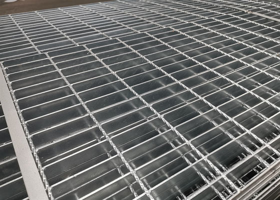 O mergulho quente serrilhado de 30*100mm galvanizou a raspagem de aço de grande resistência