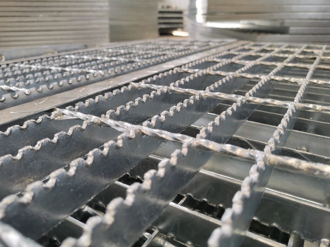 estrutura clara grossa corrosiva da plataforma 4mm da raspagem do metal de 50*5mm anti