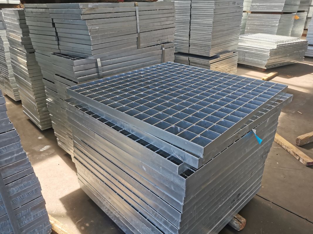 Tipo liso escada de aço galvanizada 76mm da dissipação de calor da grade que raspa o padrão de NAAMM