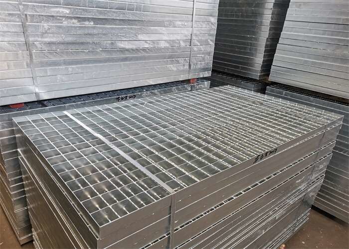 A entrada de automóveis de aço da cor ISO9001 de prata raspa a raspagem para o acercamento da estrada